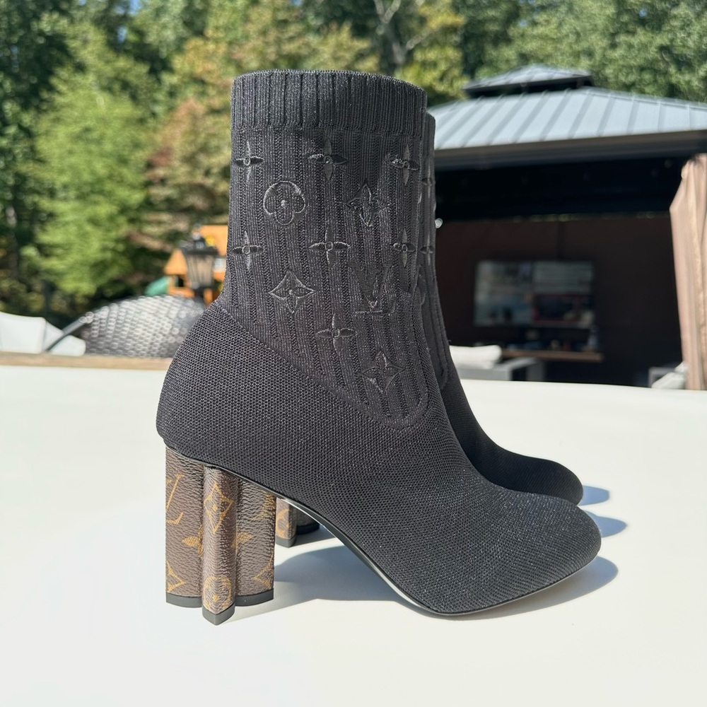 Louis Vuitton Silhouette Ankle Boots 37.5 US 7 Black Knit w Monogram Heel NIB